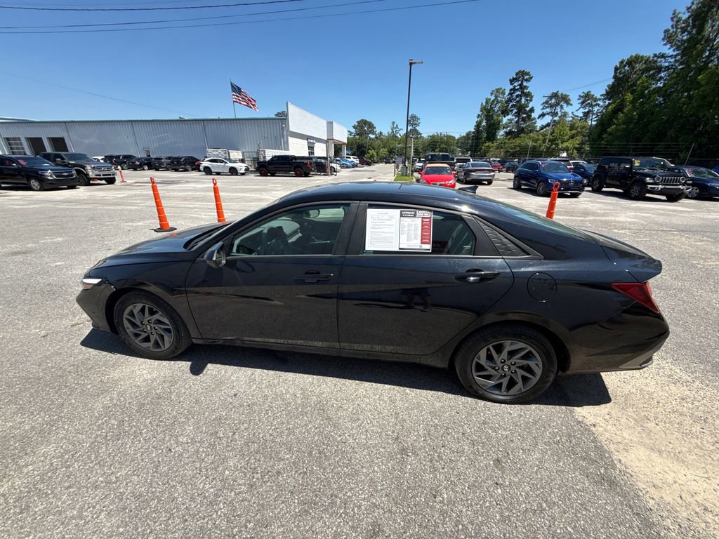 Used 2024 Hyundai Elantra SEL FWD image 8