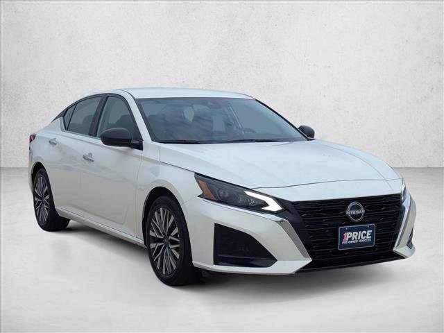 Used 2025 Nissan Altima 2.5 SV FWD image 3