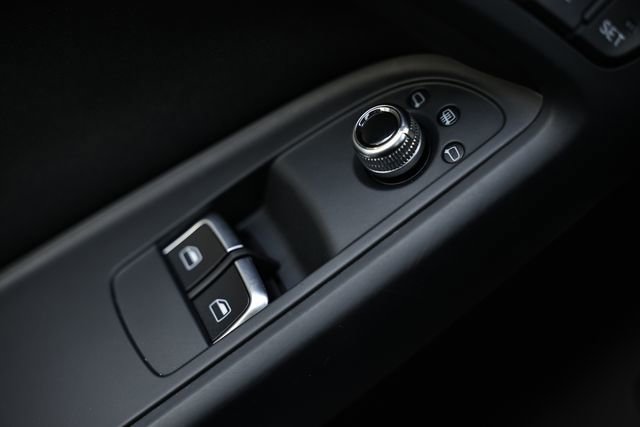 Used 2015 Audi RS 5 Coupe w/ Black Optic Plus Package AWD/4WD image 17