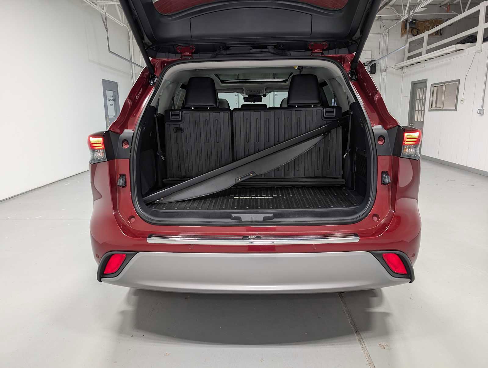 Used 2024 Toyota Highlander Platinum image 47
