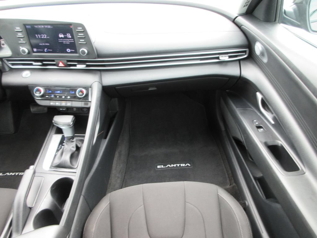 Used 2022 Hyundai Elantra SEL FWD image 15