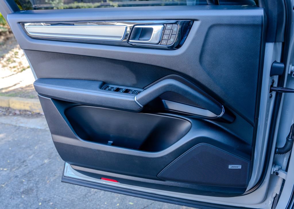 Used 2022 Porsche Cayenne Platinum Edition image 15