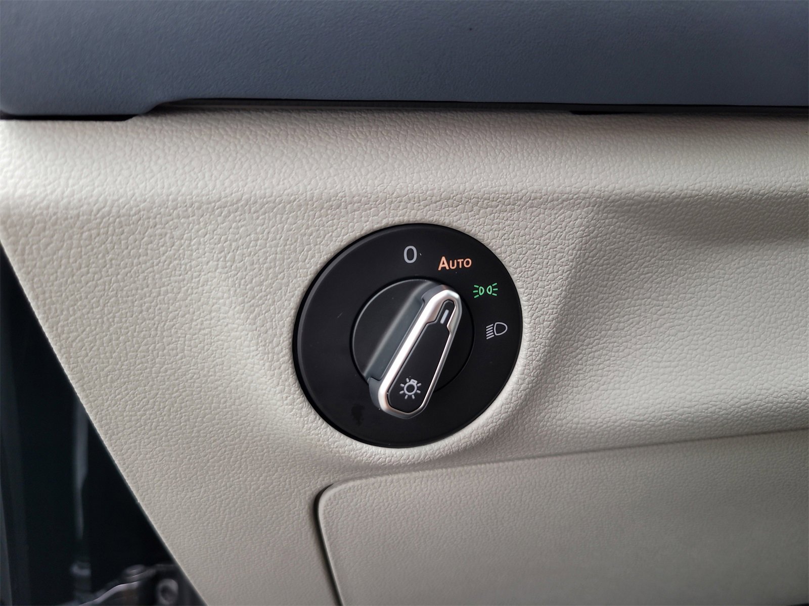 Certified 2025 Volkswagen Jetta SE image 32