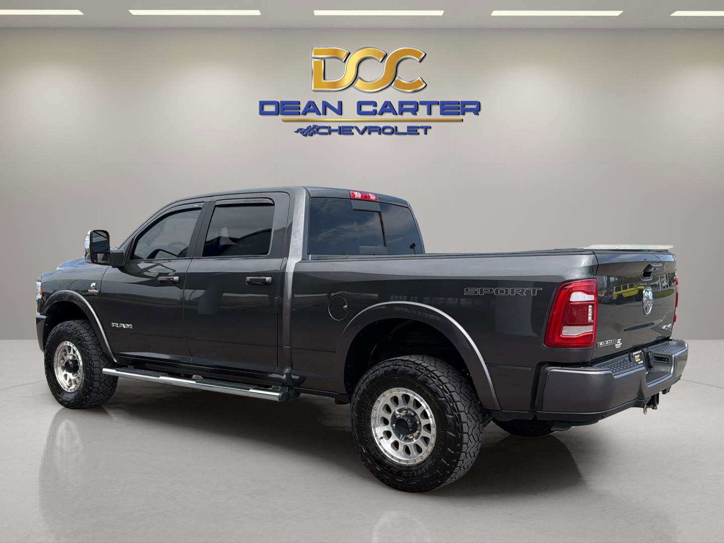 Used 2023 RAM 2500 Laramie AWD/4WD image 3