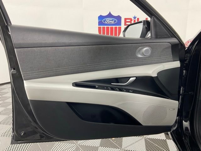 Used 2021 Hyundai Elantra Limited w/ Cargo Package image 12