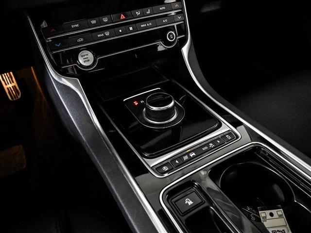 Used 2020 Jaguar XF Premium AWD/4WD image 12
