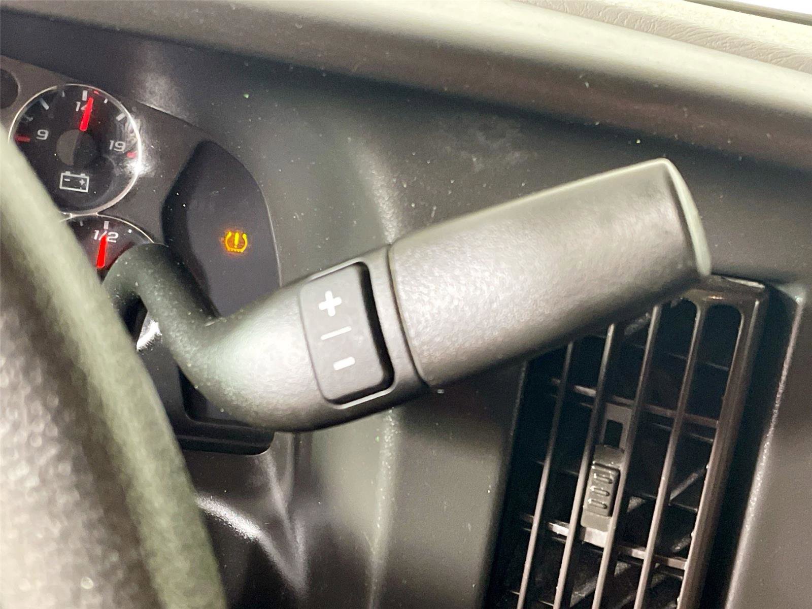 Used 2020 Chevrolet Express 3500 Extended w/ Driver Convenience Package image 17