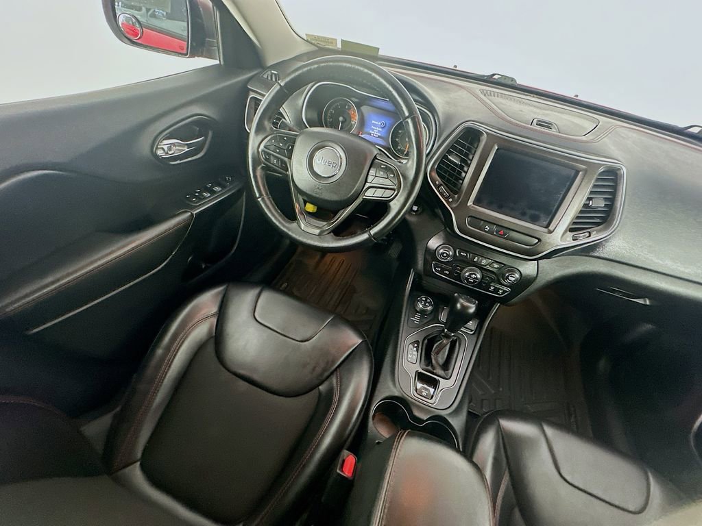 Used 2019 Jeep Cherokee Trailhawk w/ Comfort/Convenience Group AWD/4WD image 9