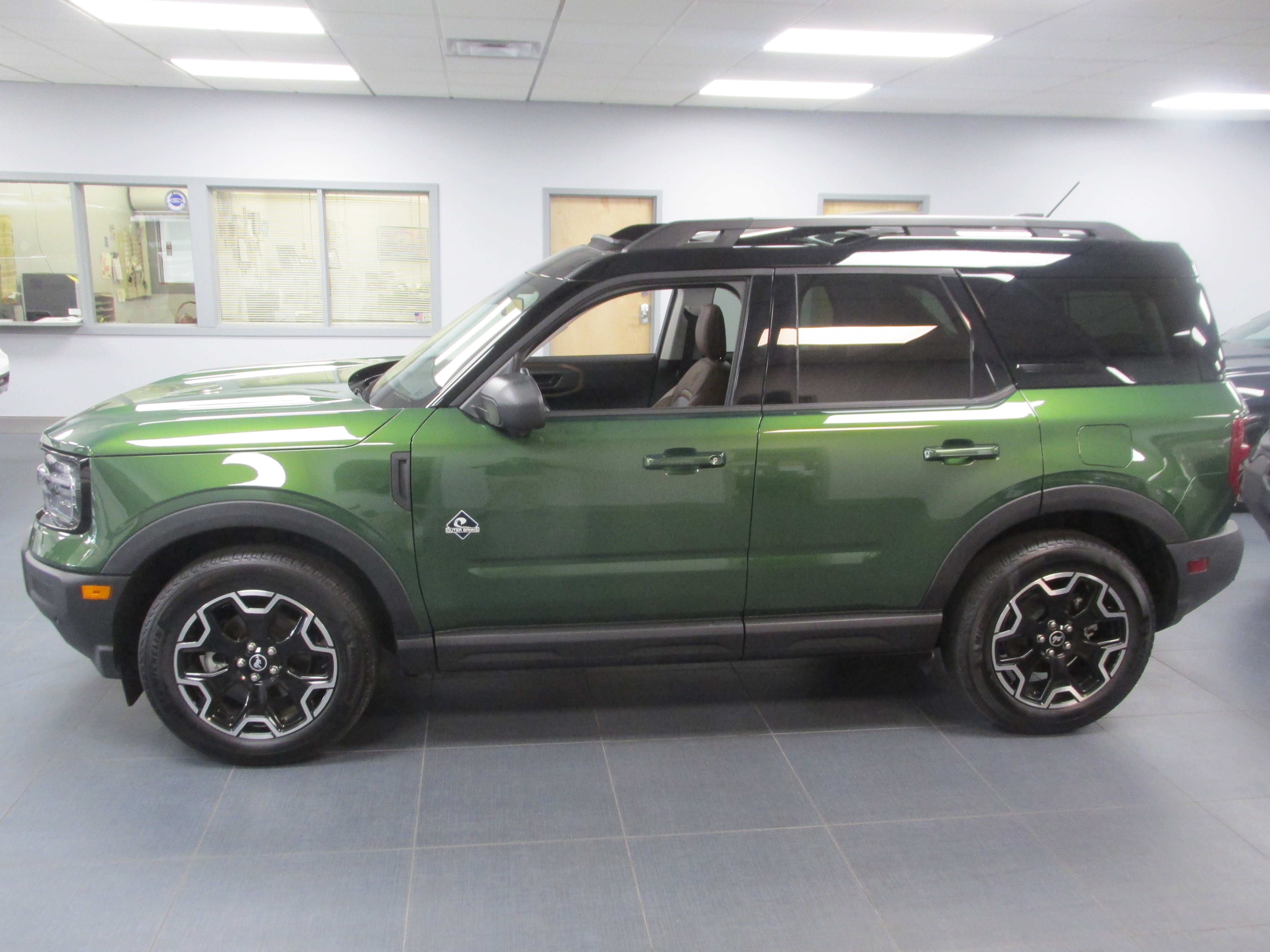 Used 2025 Ford Bronco Sport Outer Banks w/ Outer Banks Tech Package+ AWD/4WD image 7