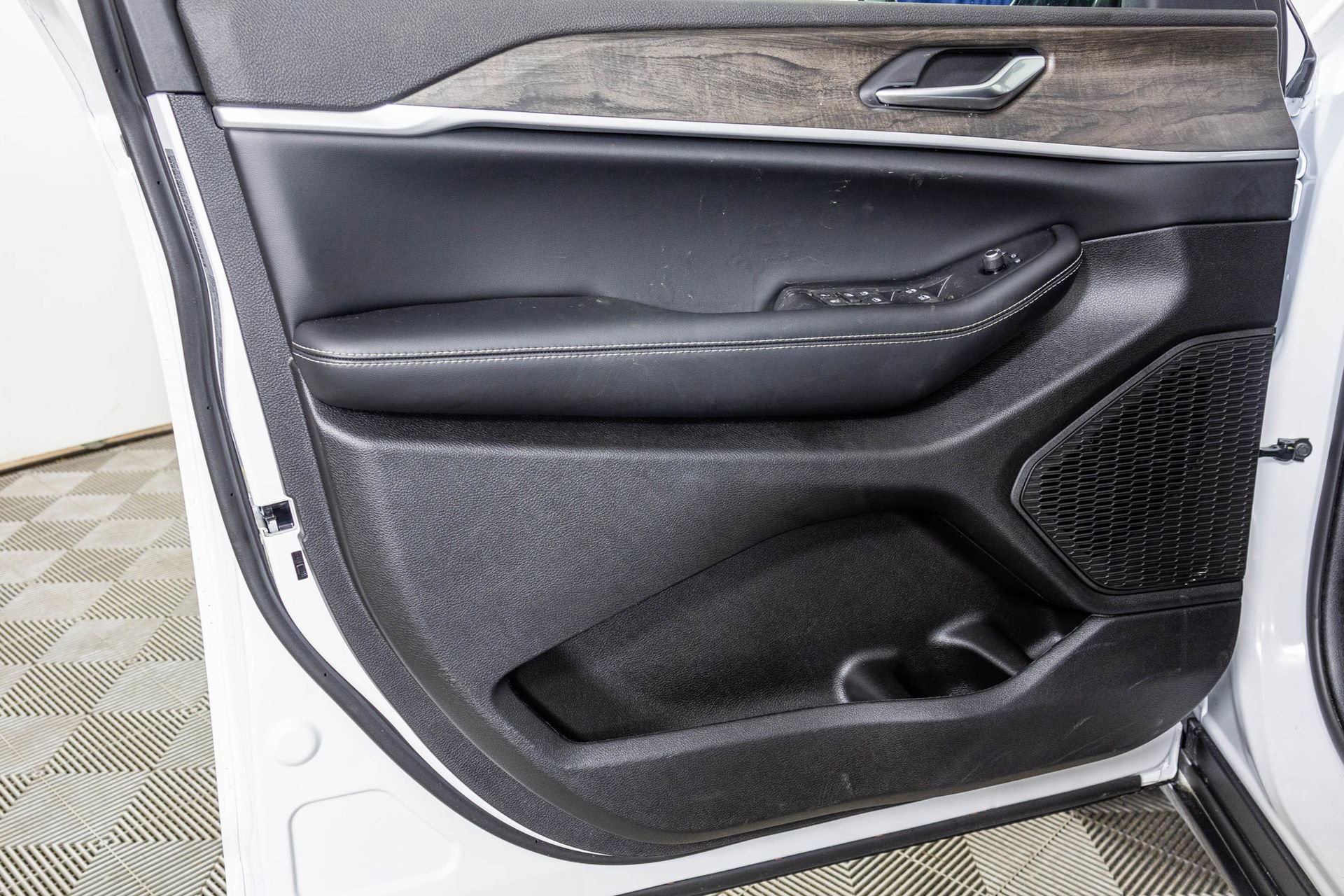 New 2026 Jeep Grand Cherokee Altitude image 35