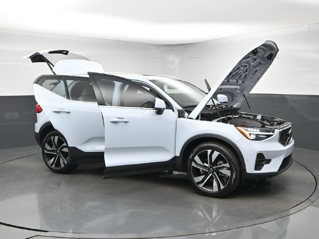 Used 2024 Volvo XC40 B5 Ultimate AWD/4WD image 43