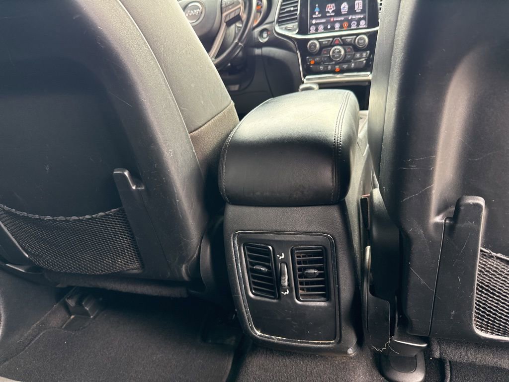 Used 2020 Jeep Grand Cherokee Laredo w/ Laredo X Package image 31