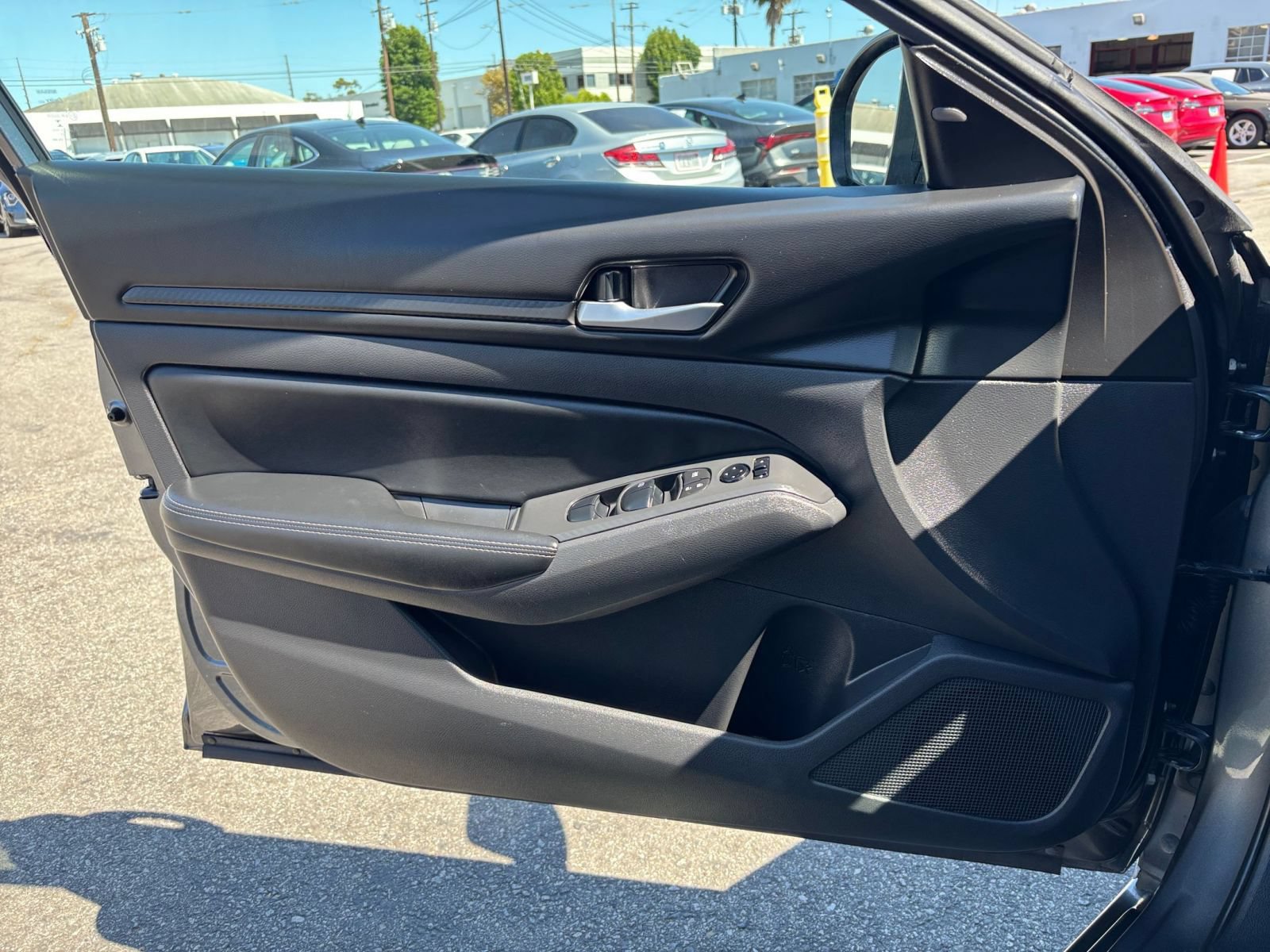 Used 2025 Nissan Altima 2.5 SV FWD image 18