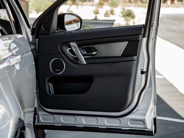 Used 2024 Land Rover Discovery Sport Dynamic SE image 25