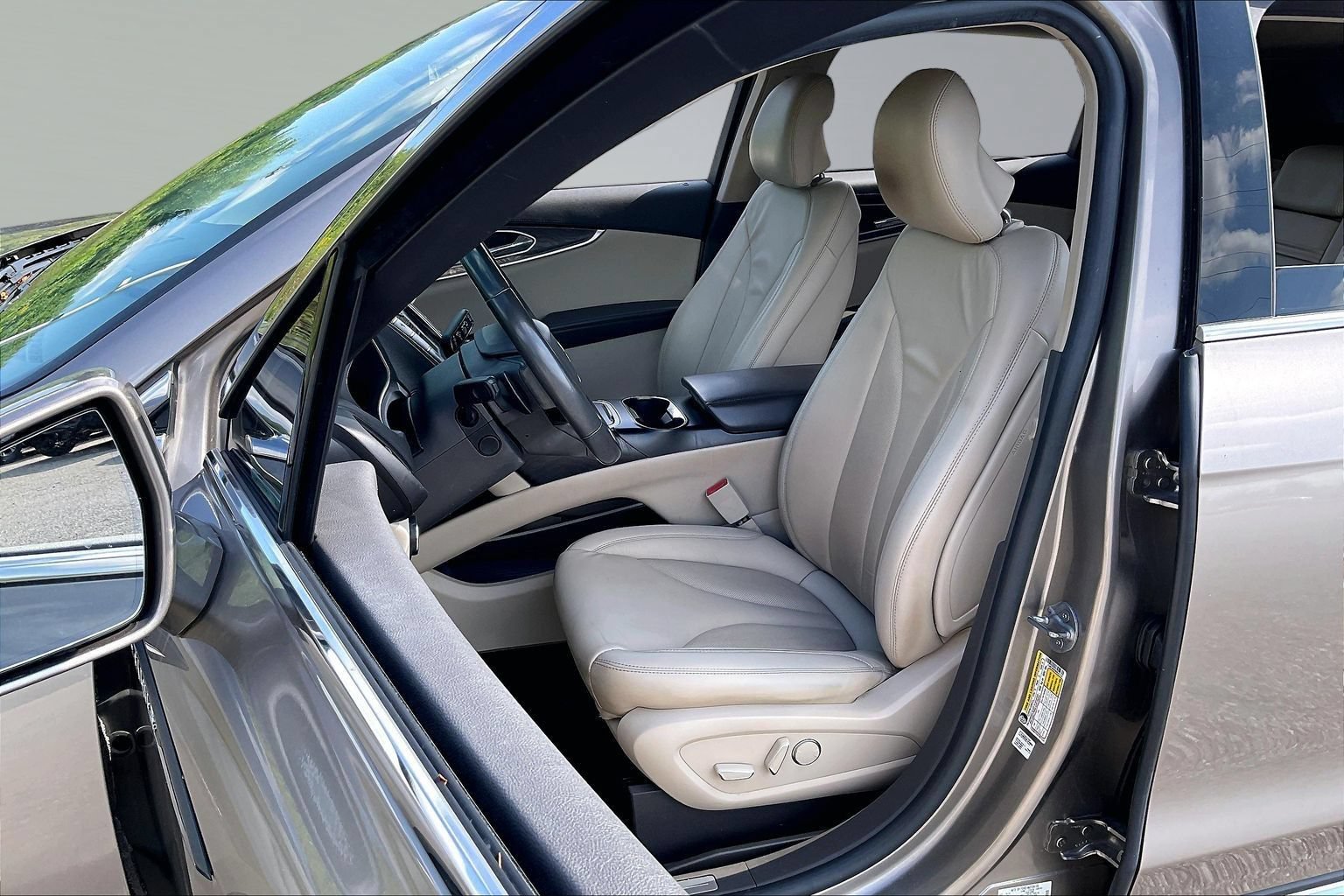 Used 2019 Lincoln Nautilus Select w/ Cargo Utility Package FWD image 25