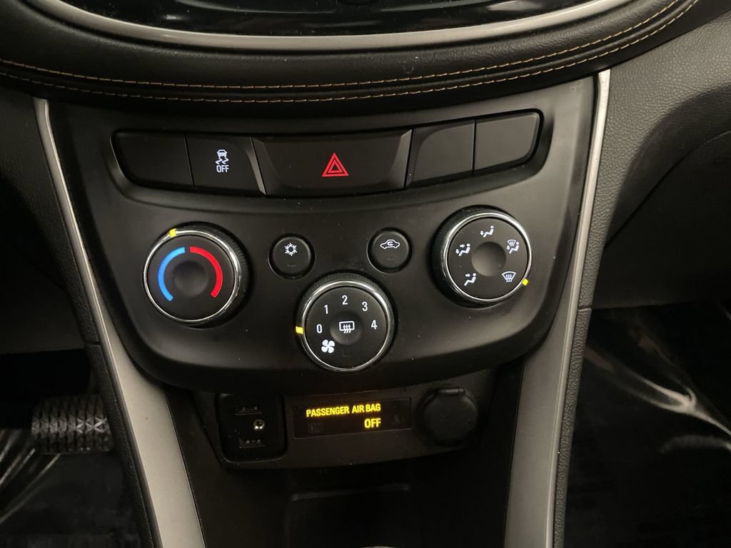 Used 2019 Chevrolet Trax LT w/ LT Convenience Package AWD/4WD image 11