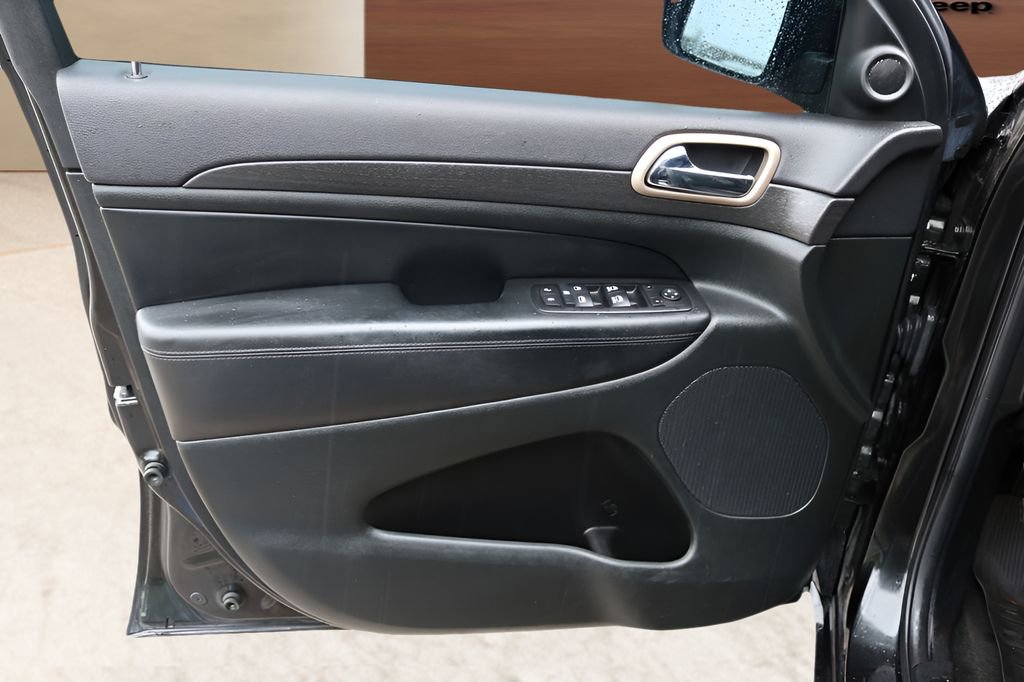 Used 2015 Jeep Grand Cherokee Altitude AWD/4WD image 11