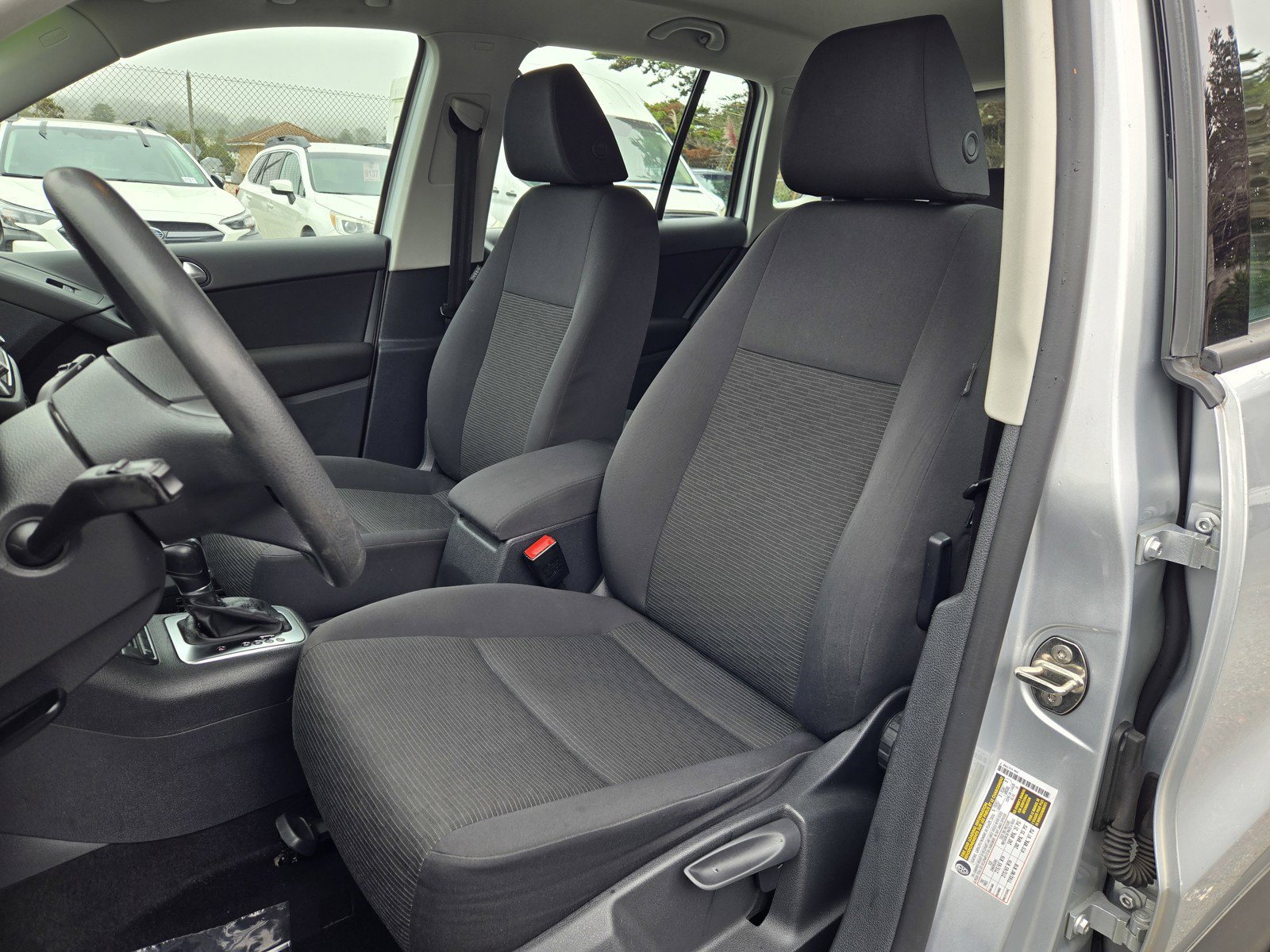 Used 2012 Volkswagen Tiguan LE FWD image 14