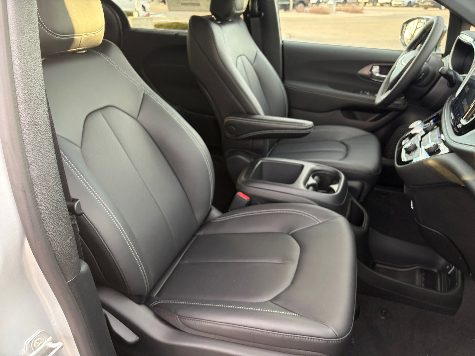 New 2026 Chrysler Pacifica Select AWD/4WD image 26