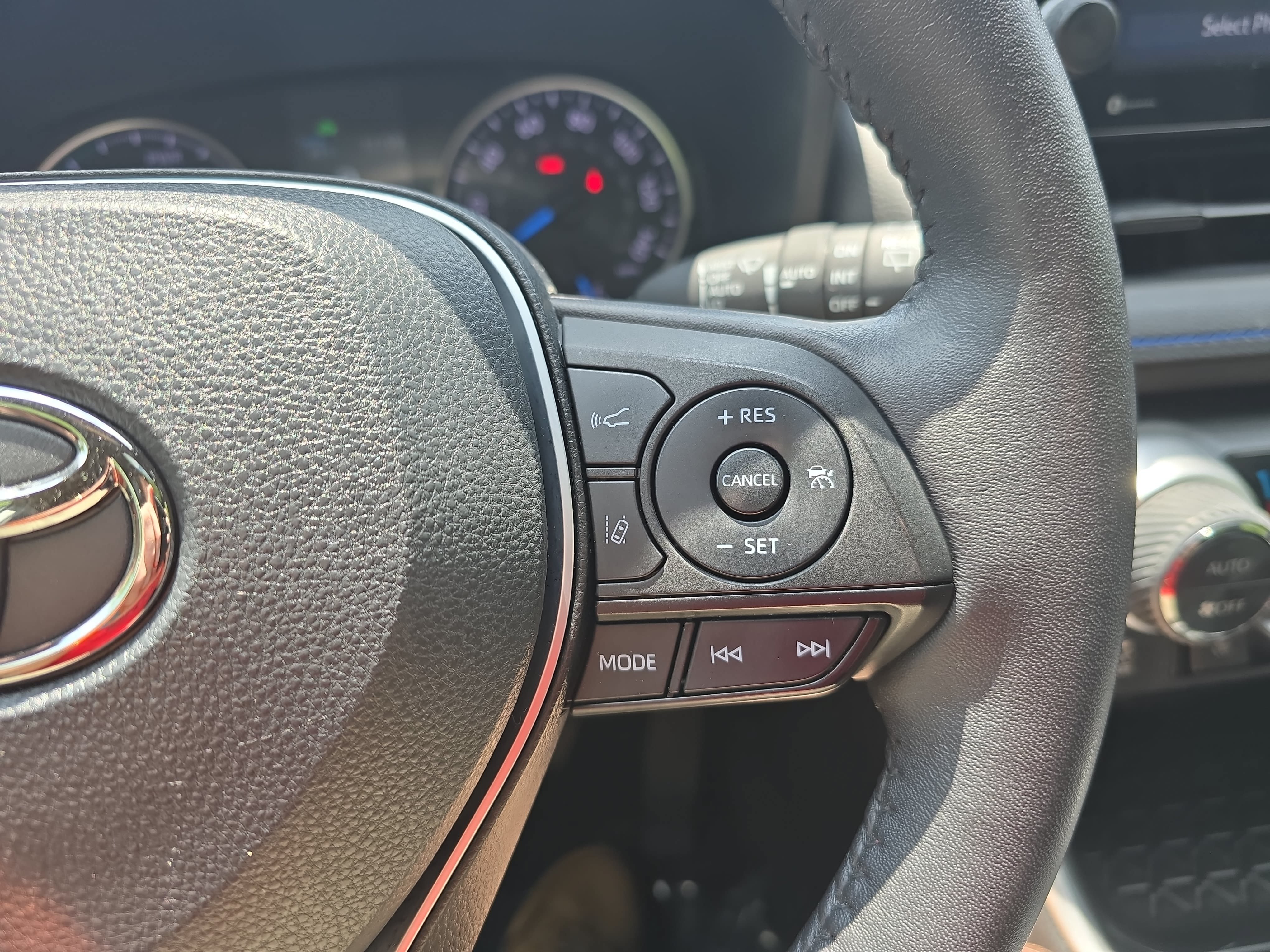 Used 2022 Toyota RAV4 SE w/ Convenience Package AWD/4WD image 18