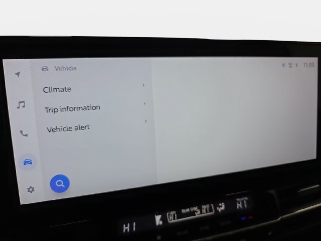 Used 2025 Toyota Sienna XLE FWD image 19