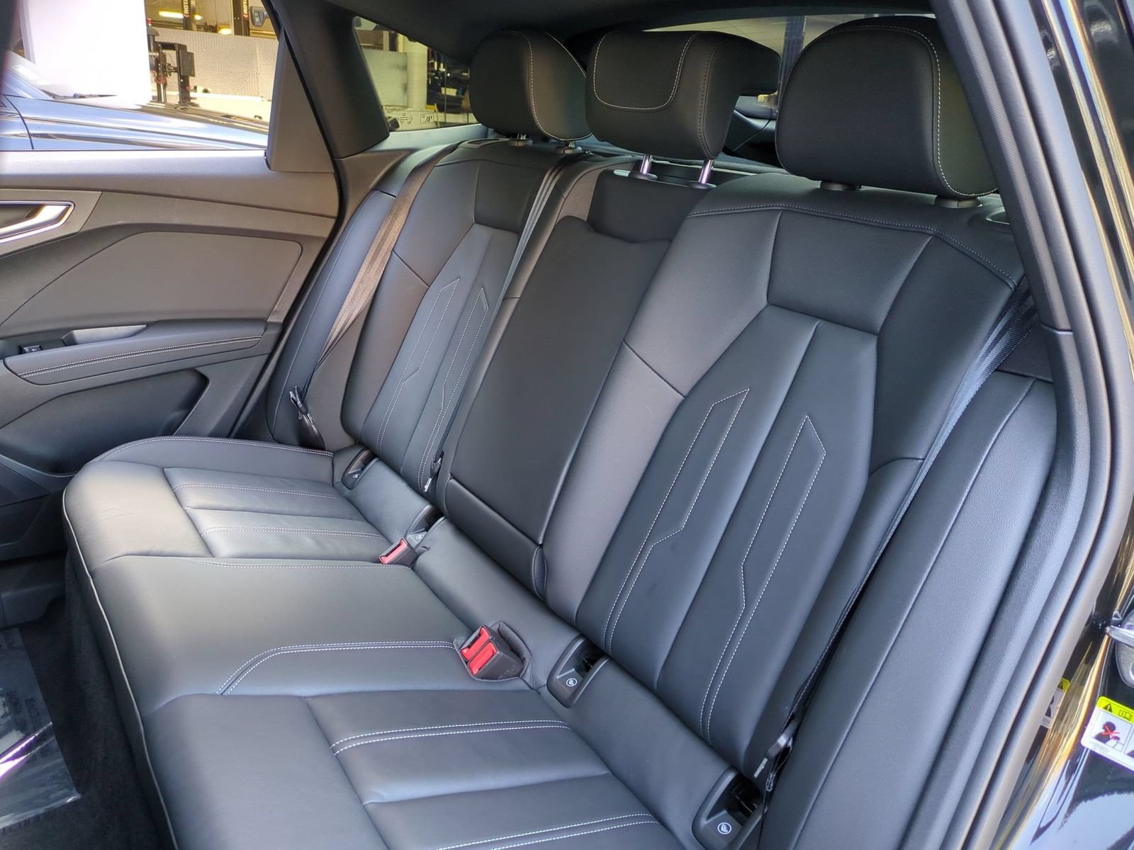 Used 2024 Audi Q4 e-tron Premium Plus w/ Premium Plus AWD/4WD image 31
