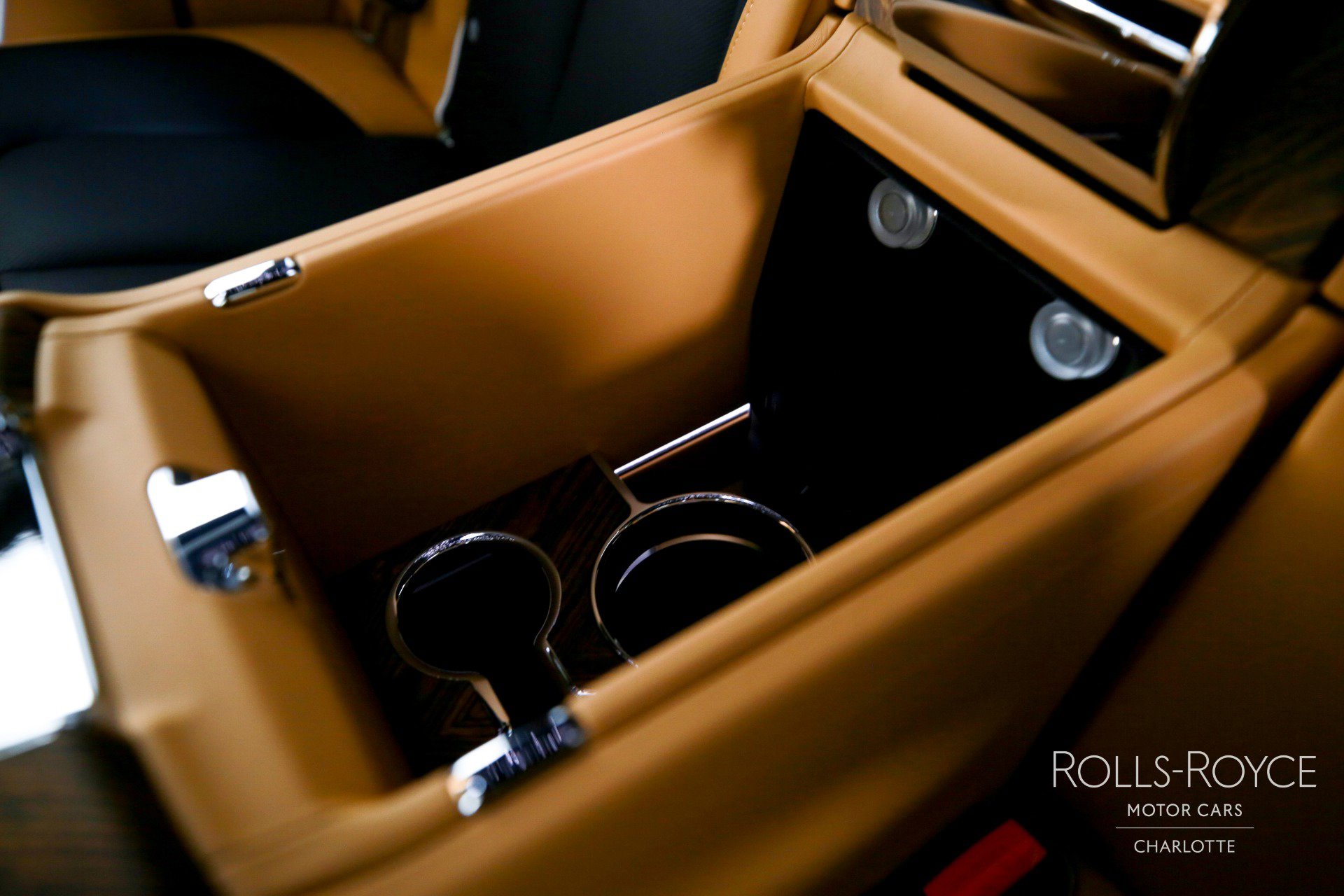 Used 2025 Rolls-Royce Cullinan image 24