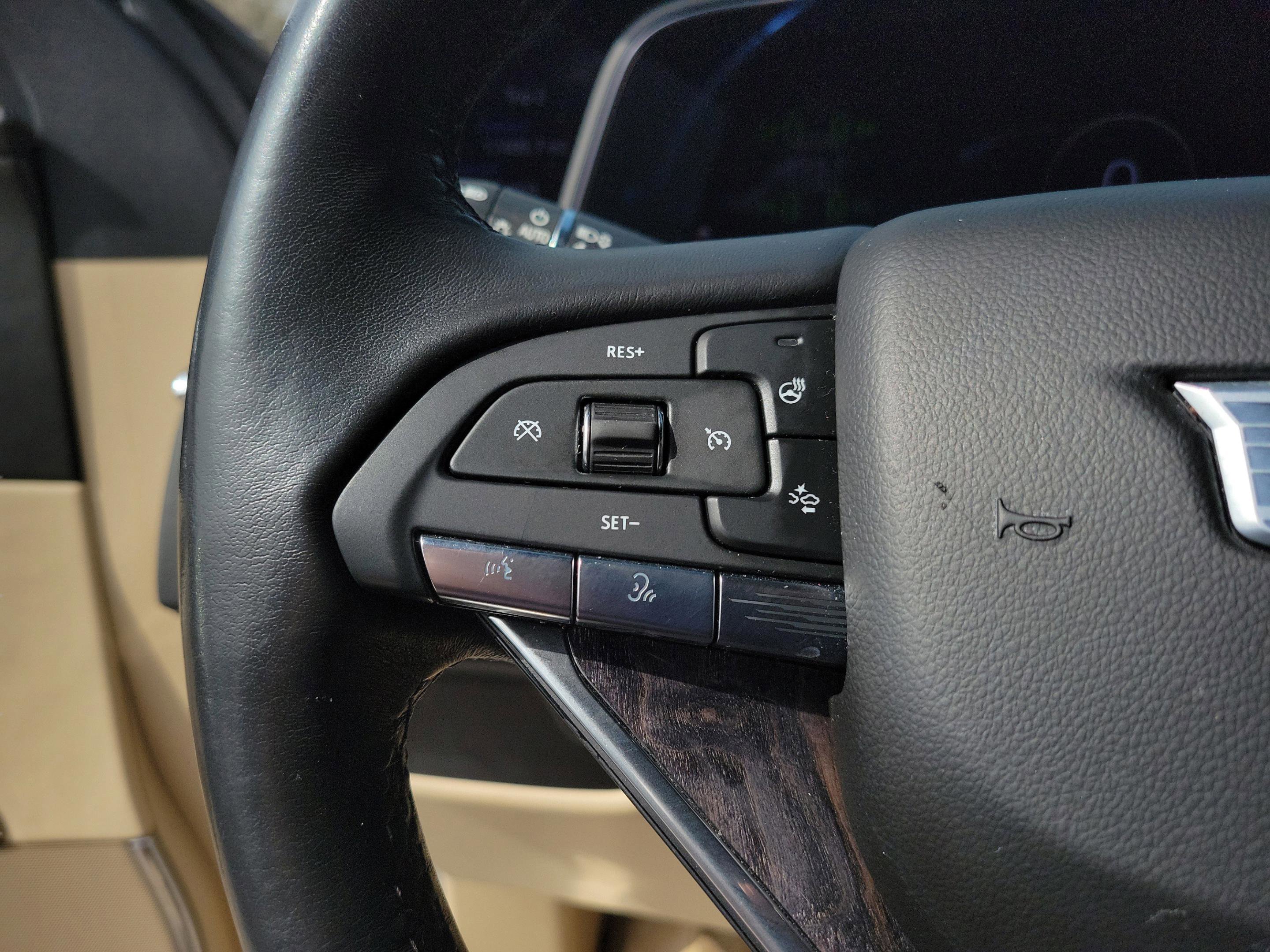 Used 2022 Cadillac Escalade Premium Luxury image 31