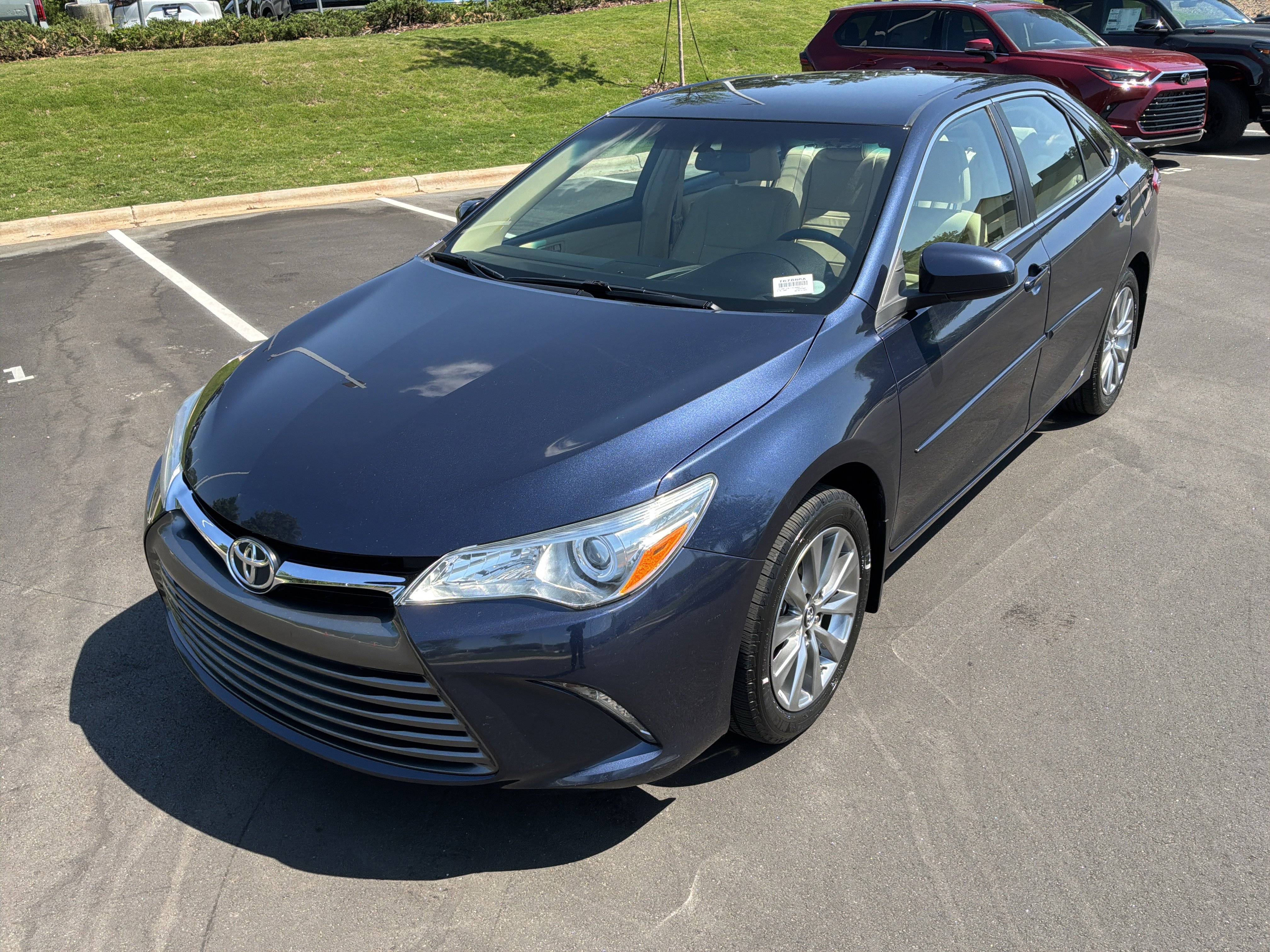 Used 2017 Toyota Camry XLE FWD image 6