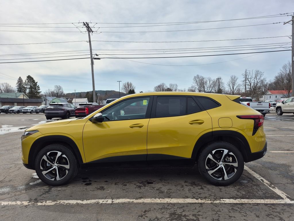 Used 2024 Chevrolet Trax RS w/ Sunroof Package image 8