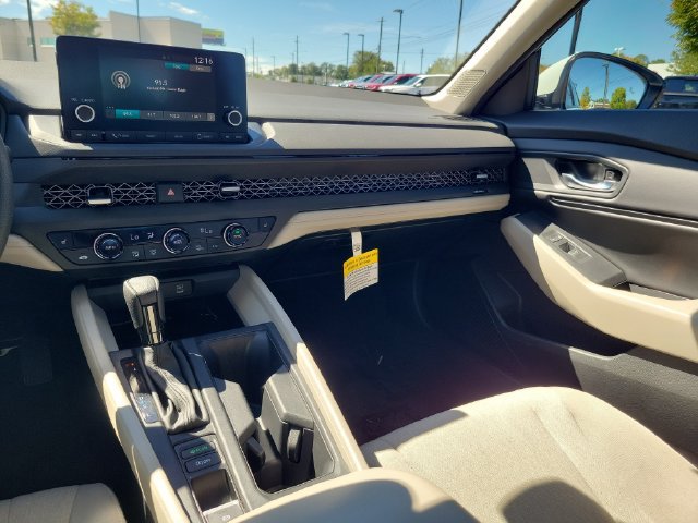 Certified 2024 Honda Accord EX image 27