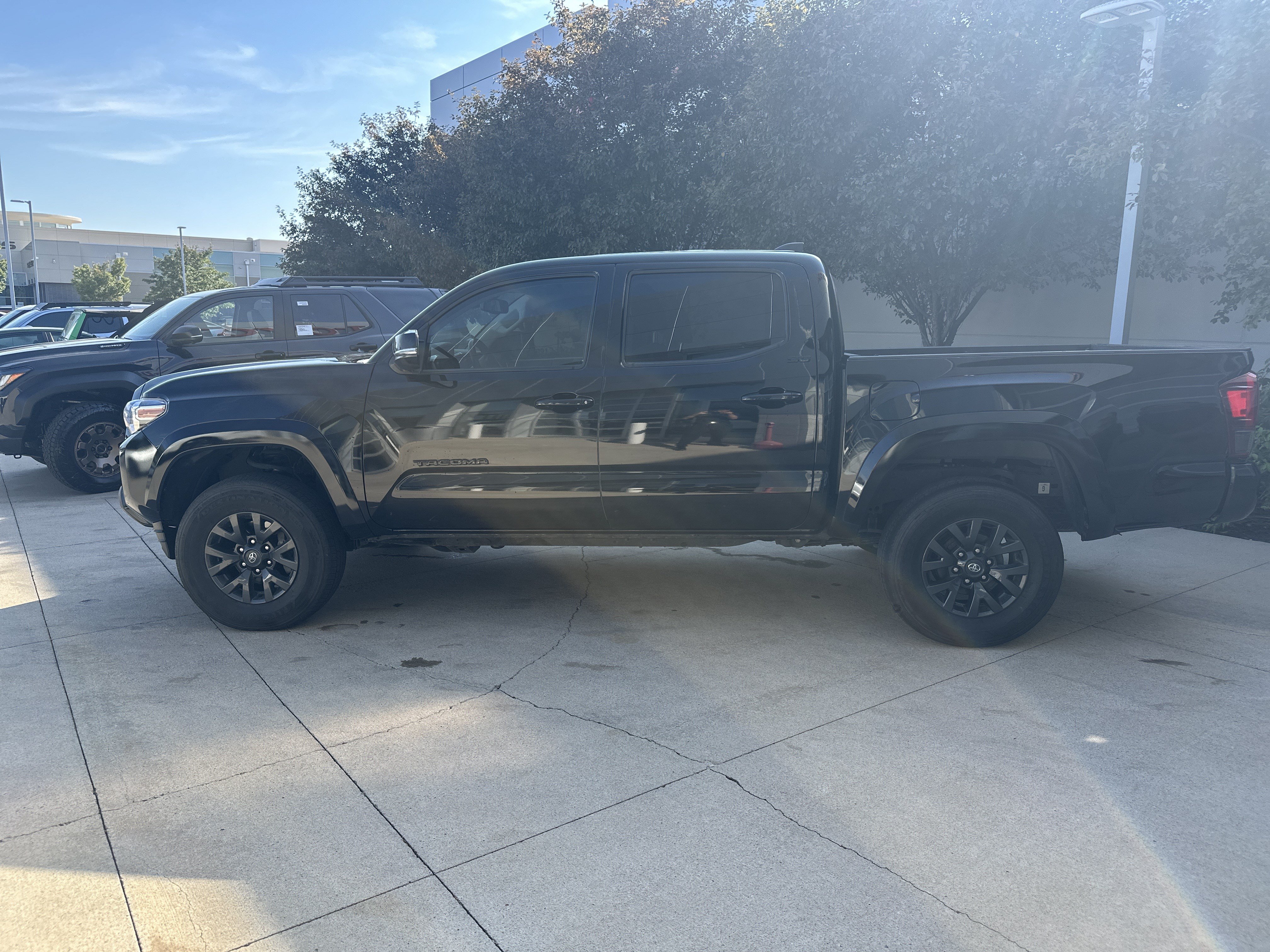 Used 2023 Toyota Tacoma SR5 w/ Technology Package AWD/4WD image 9