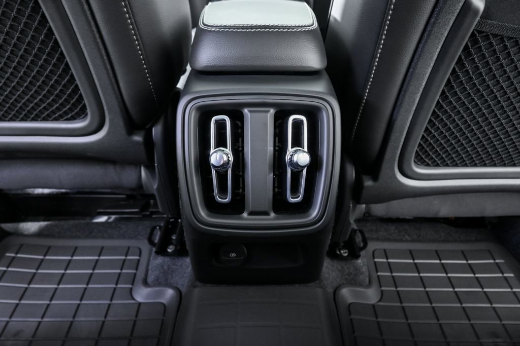 Used 2026 Volvo XC40 B4 Plus w/ Protection Package Premier image 21