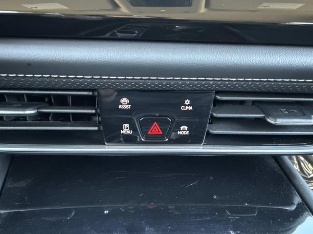 Used 2025 Volkswagen Atlas SE image 21