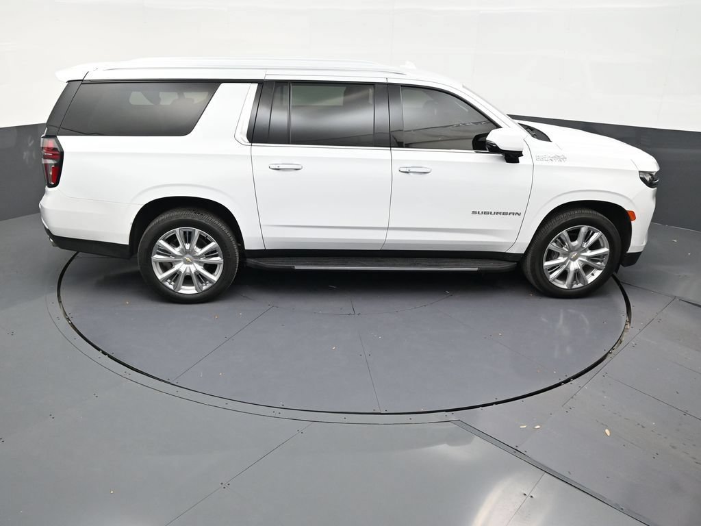 Used 2022 Chevrolet Suburban High Country RWD image 18