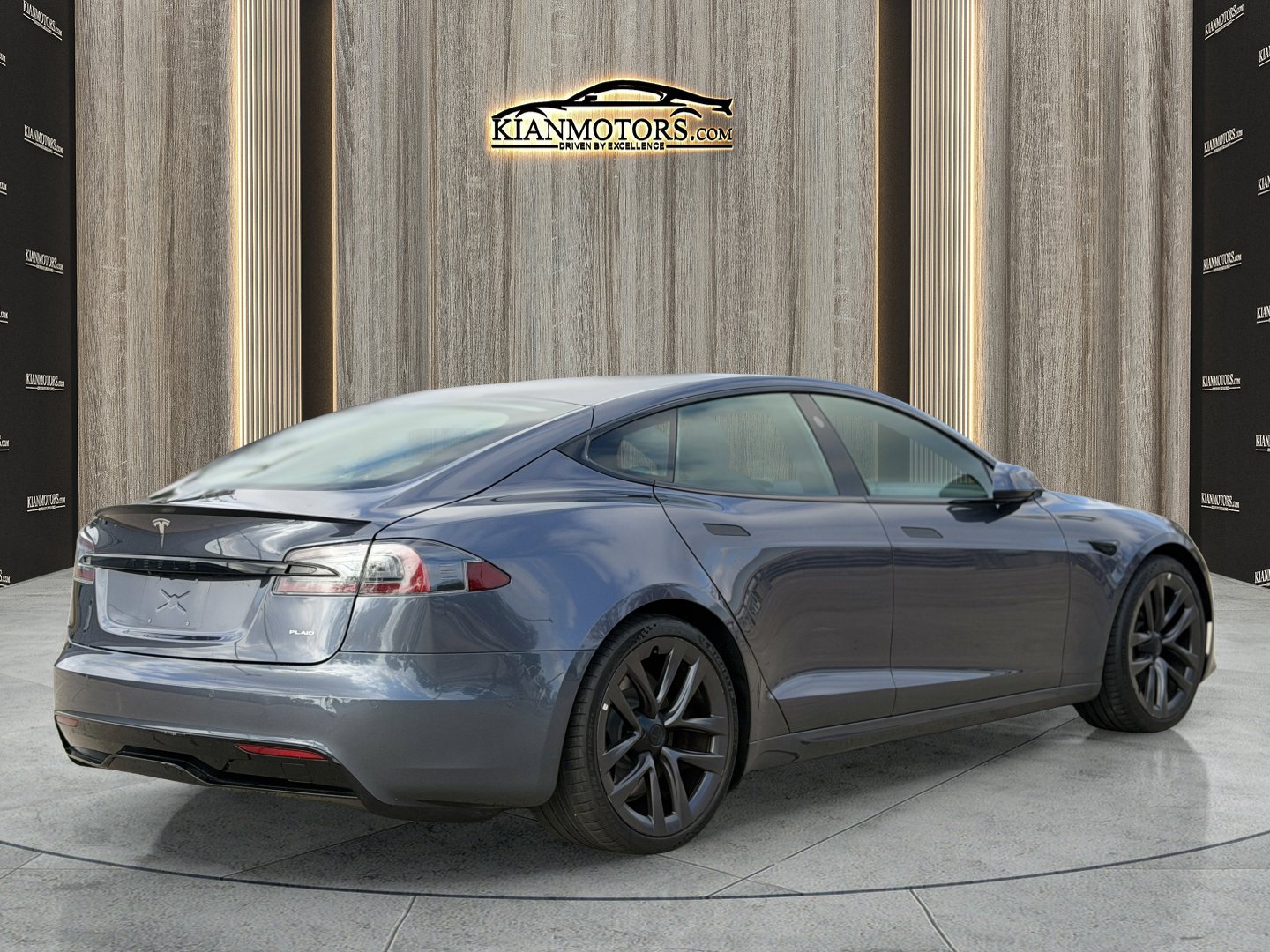 Used 2022 Tesla Model S Plaid image 9