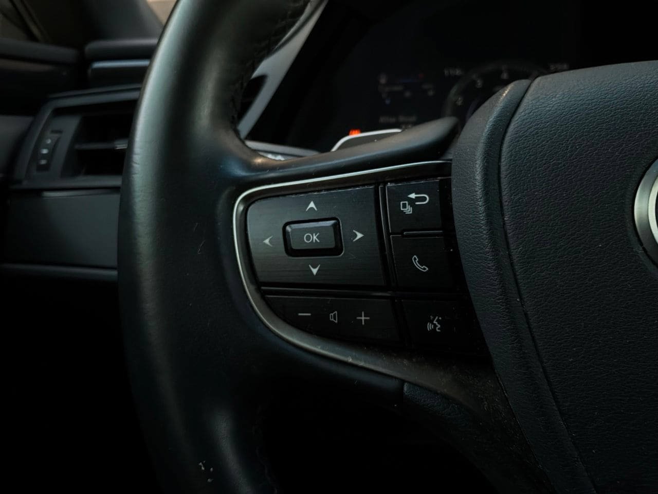 Used 2025 Lexus ES 350 w/ Accessory Package (Z1) FWD image 33