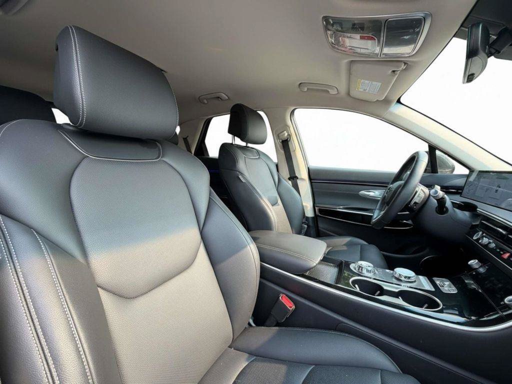 Used 2026 Genesis GV70 2.5T AWD/4WD image 8