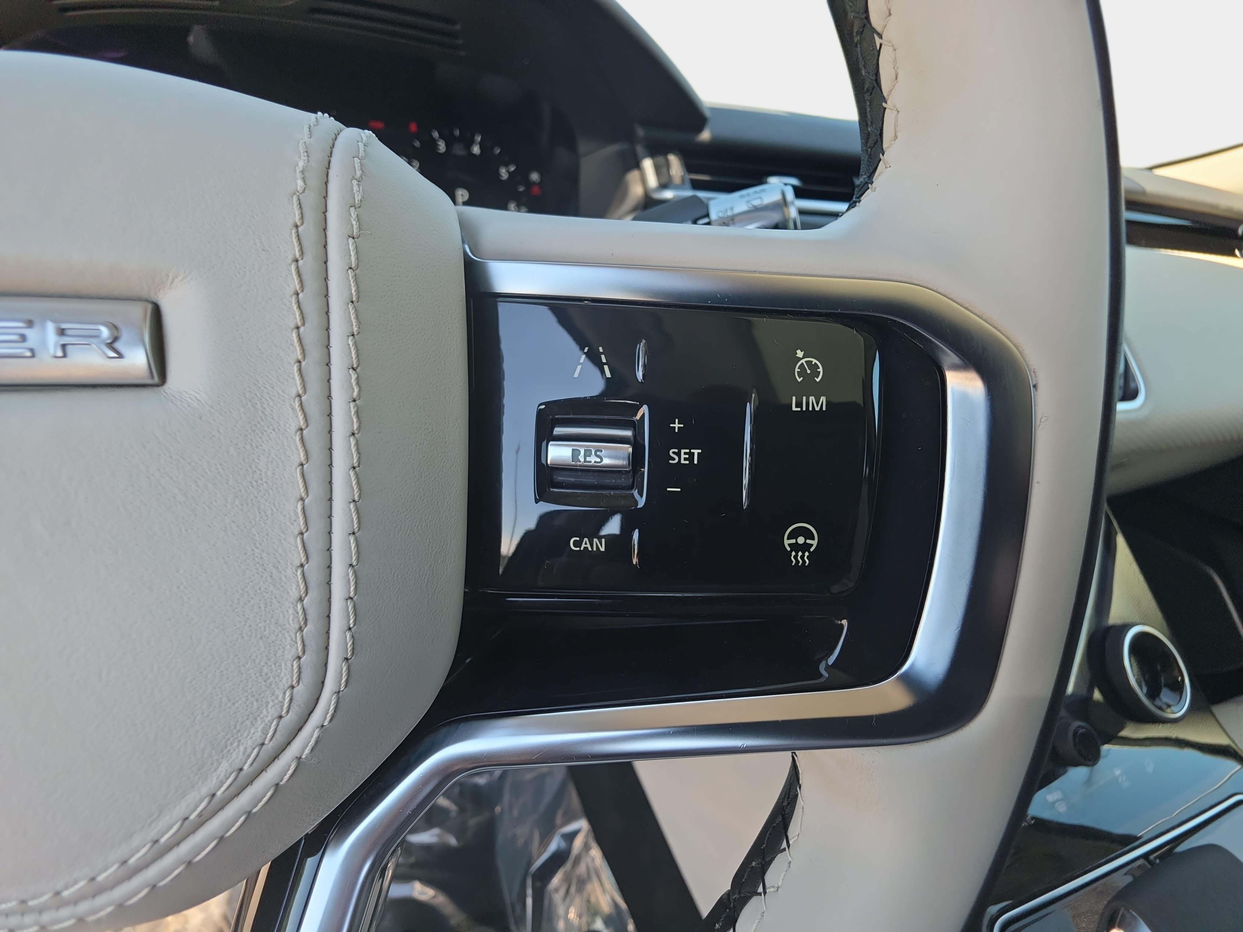 Used 2021 Land Rover Range Rover Velar S AWD/4WD image 18