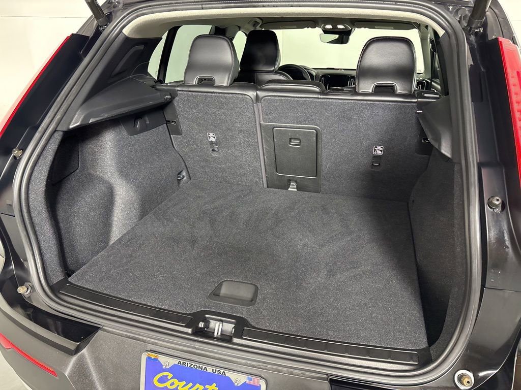 Used 2023 Volvo XC40 B5 Core w/ Protection Package Premier image 18