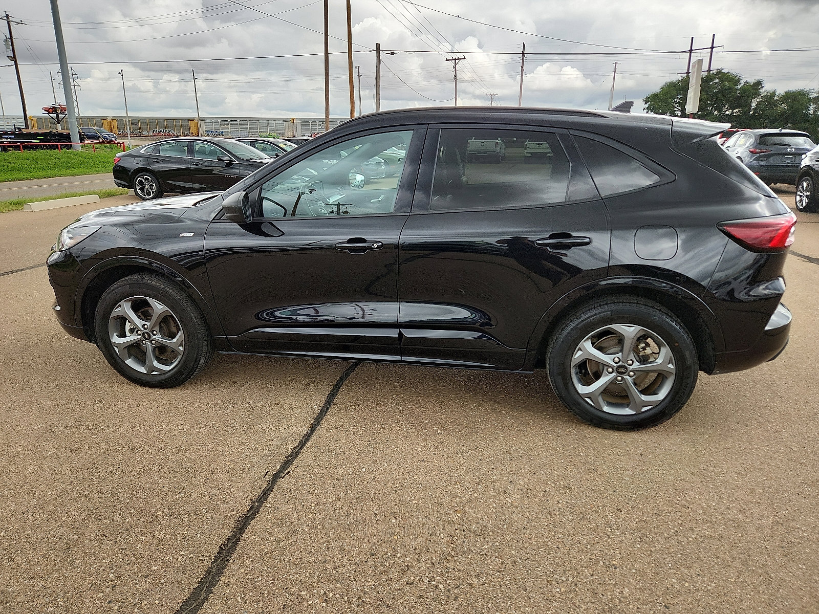 Used 2024 Ford Escape ST-Line AWD/4WD image 2