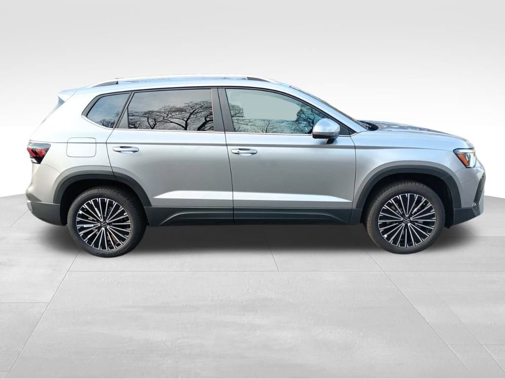 Used 2025 Volkswagen Taos SE image 7