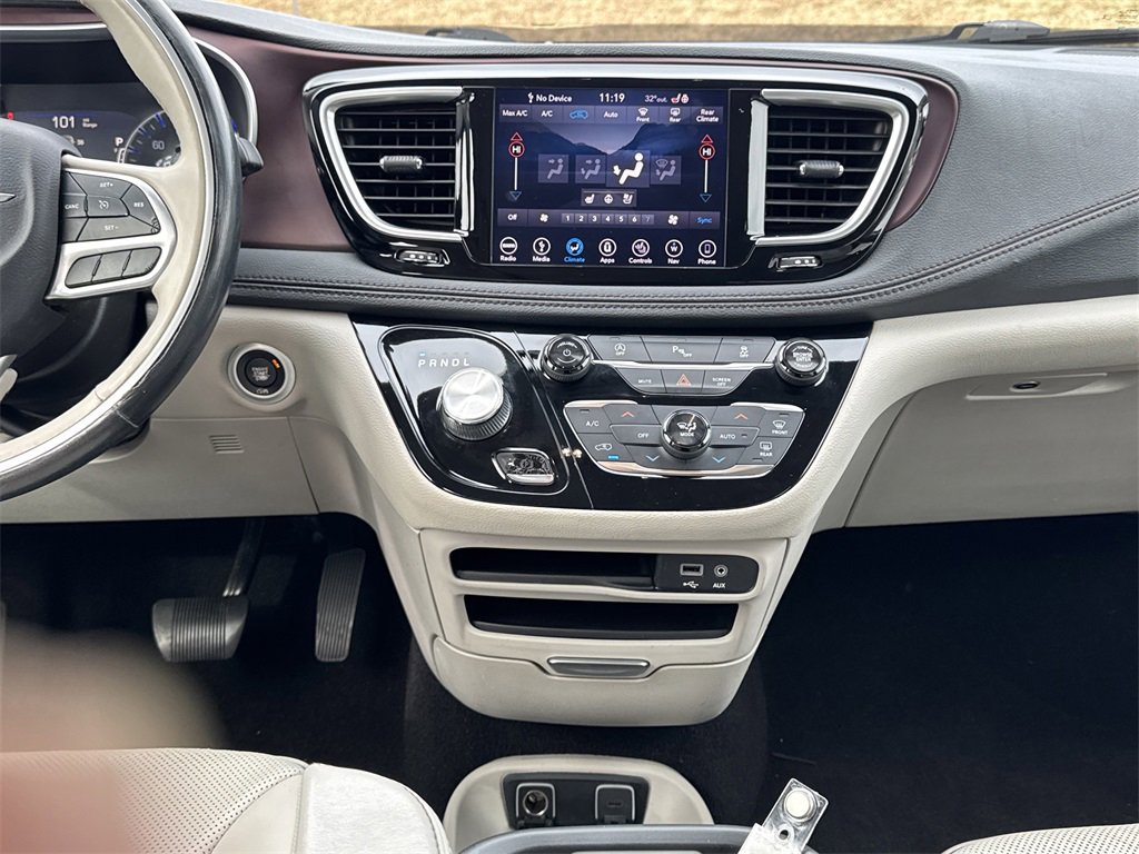 Certified 2019 Chrysler Pacifica Limited w/ Tire & Wheel Group image 10