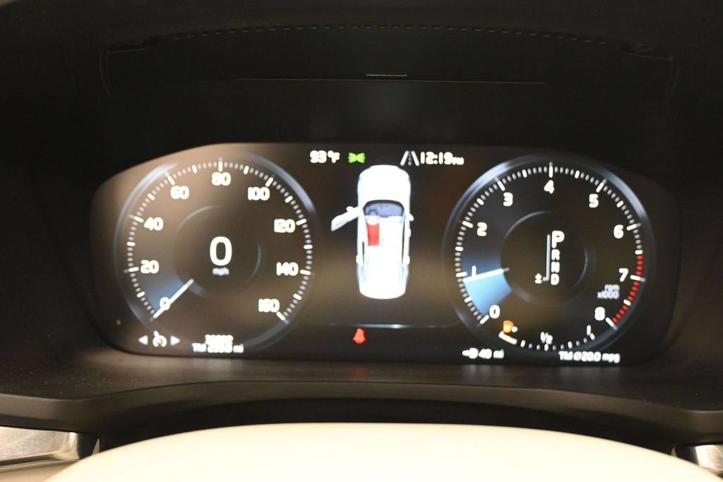 Used 2020 Volvo S60 T5 Momentum FWD image 11