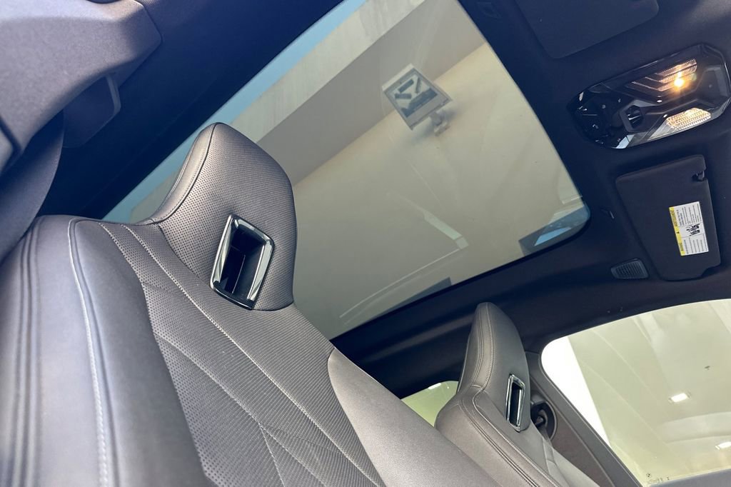 Used 2023 BMW iX xDrive50 w/ Premium Package image 18