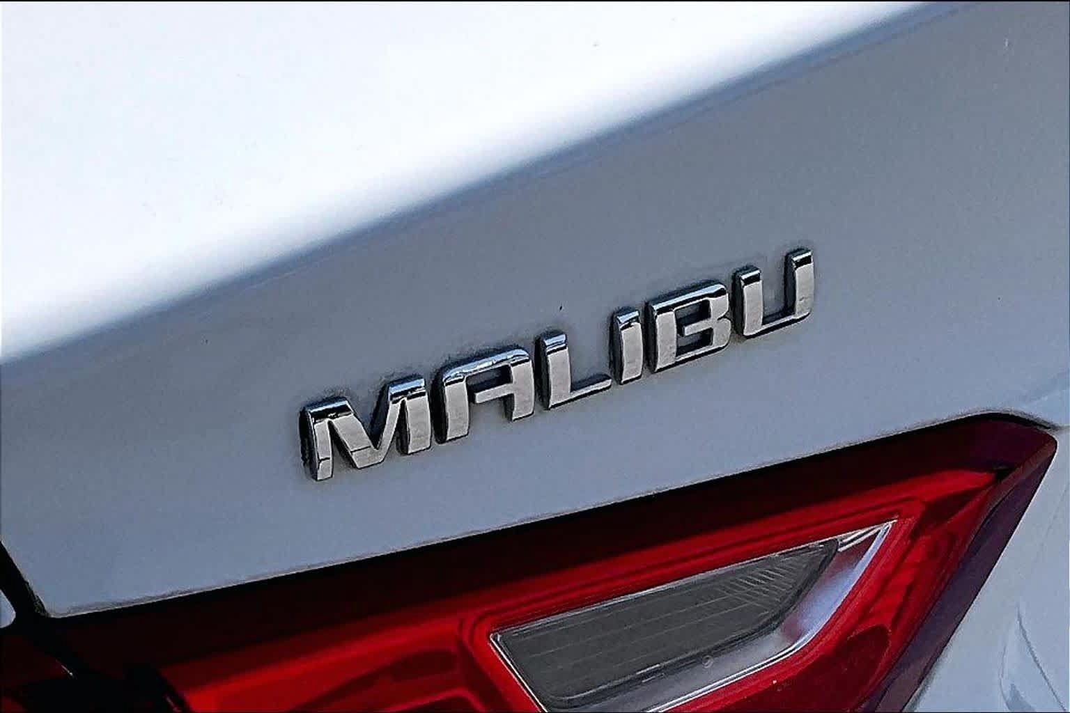 Used 2018 Chevrolet Malibu LT w/ Leather Package FWD image 32