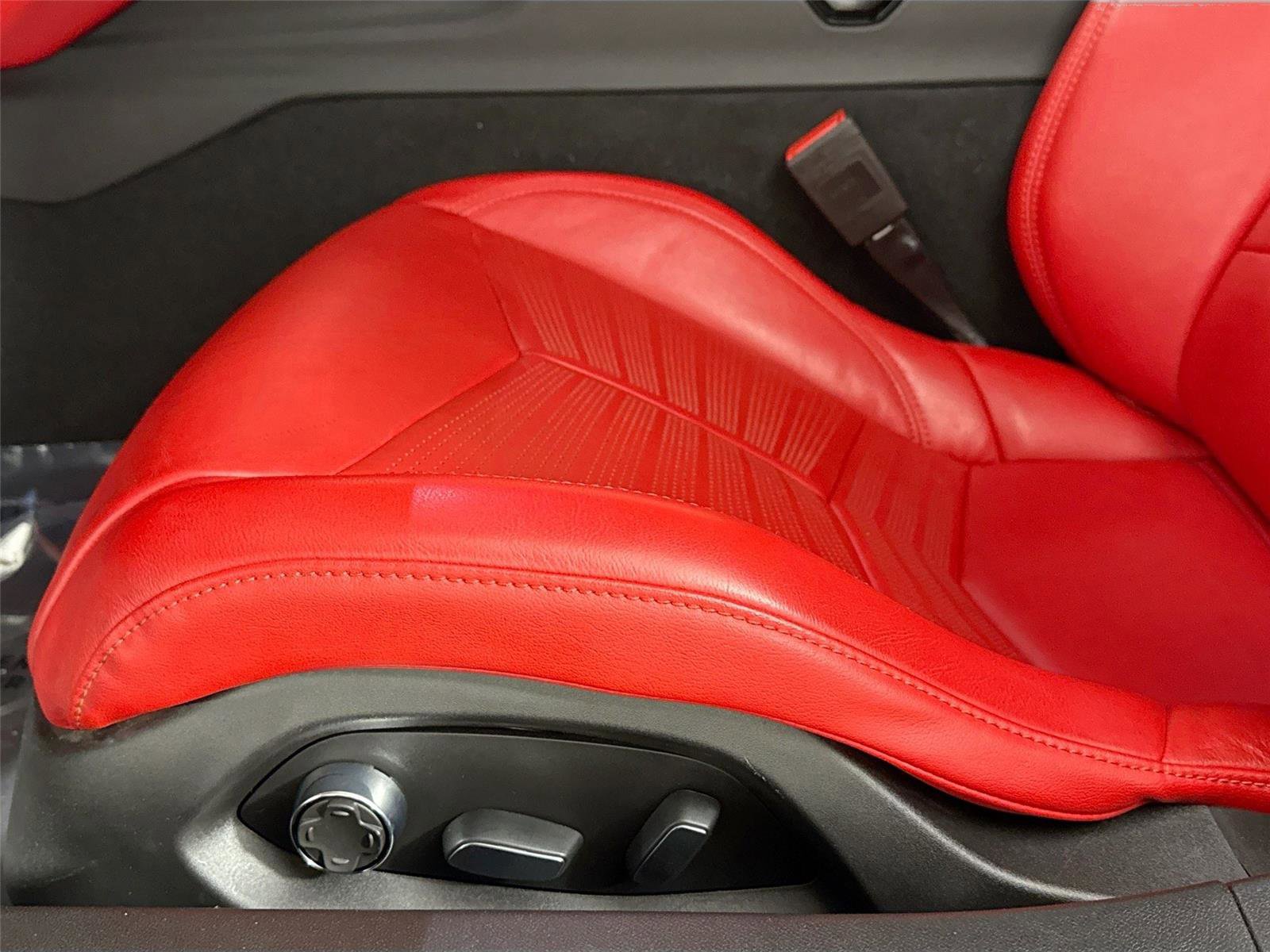 Used 2020 Chevrolet Corvette Stingray Premium Cpe w/ 3LT Preferred Equipment Group image 32