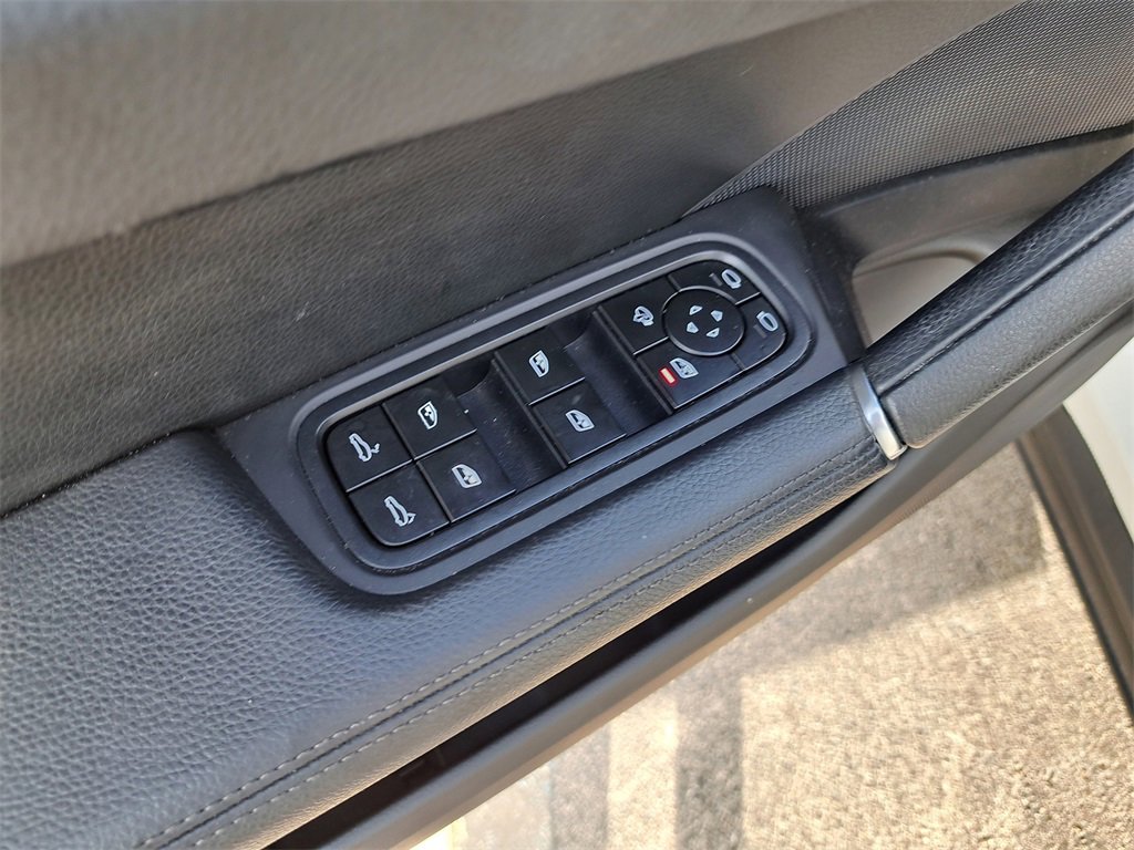 Used 2023 Porsche Cayenne Coupe image 14