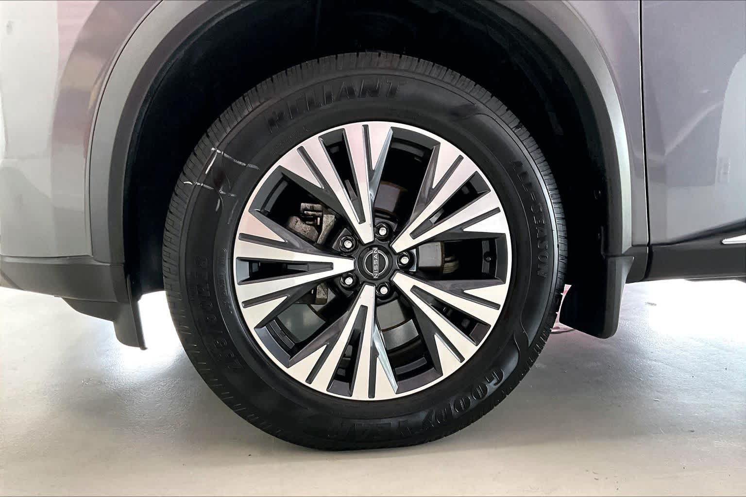 Used 2022 Nissan Rogue SV w/ SV Premium Package AWD/4WD image 8