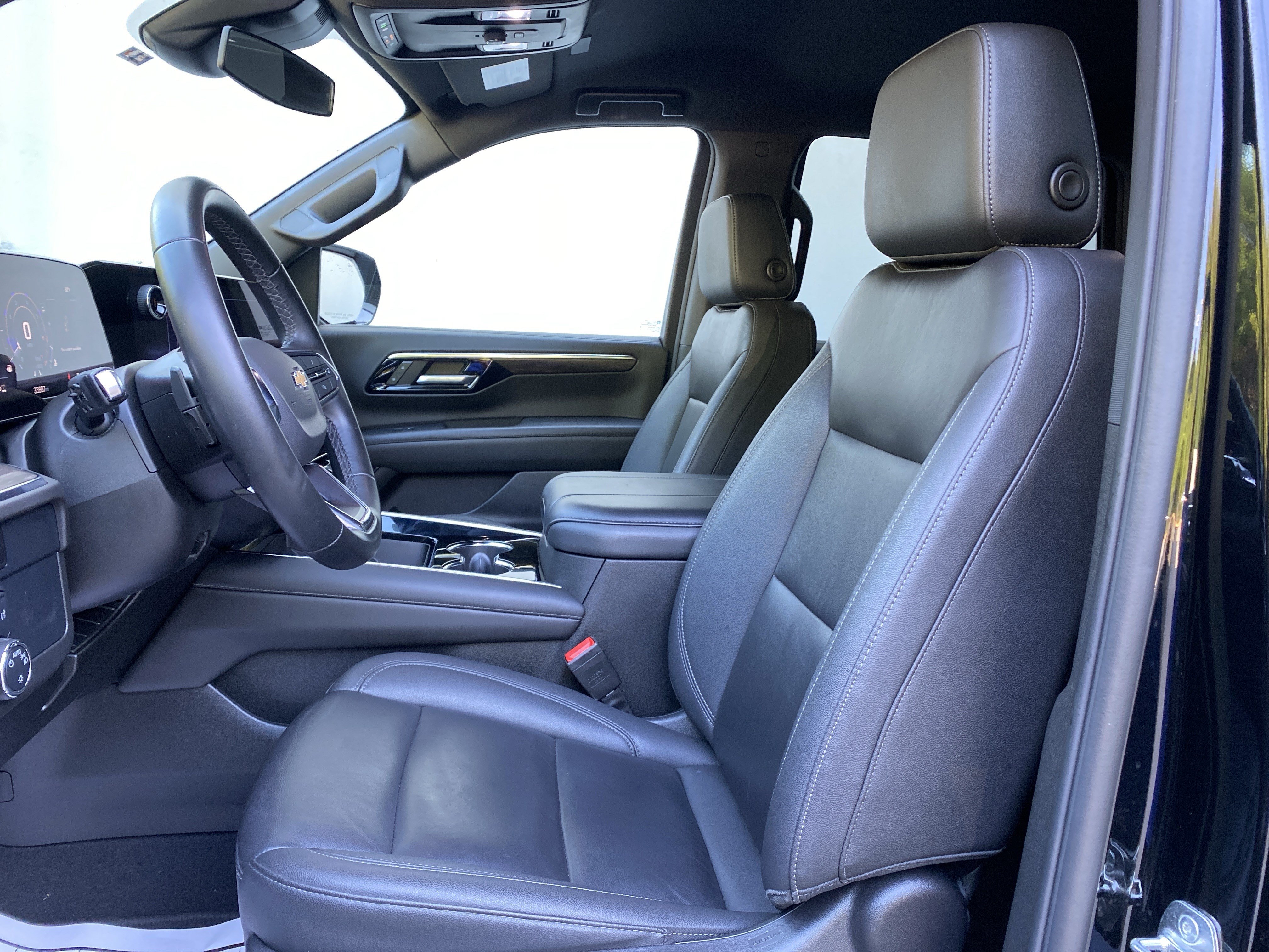 Used 2025 Chevrolet Tahoe LT AWD/4WD image 16